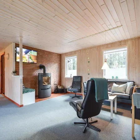 Dom wakacyjny Three-bedroom Holiday In