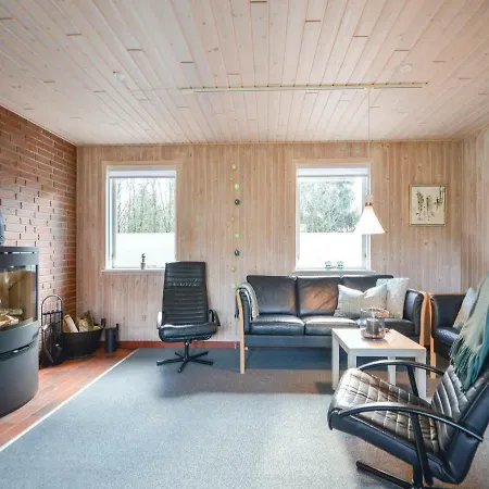 Dom wakacyjny Three-bedroom Holiday In